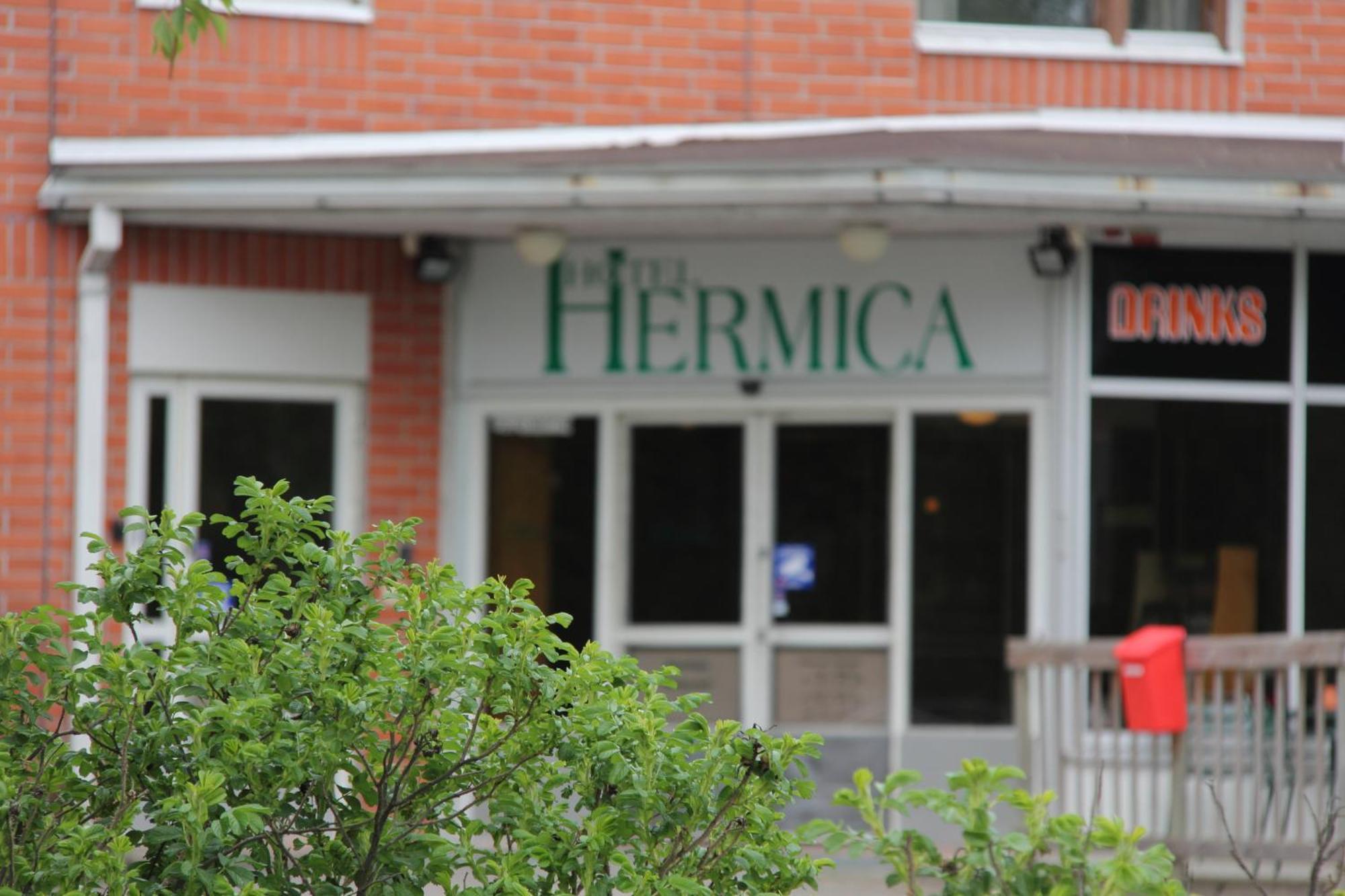 טמפרה Hotel Hermica מראה חיצוני תמונה