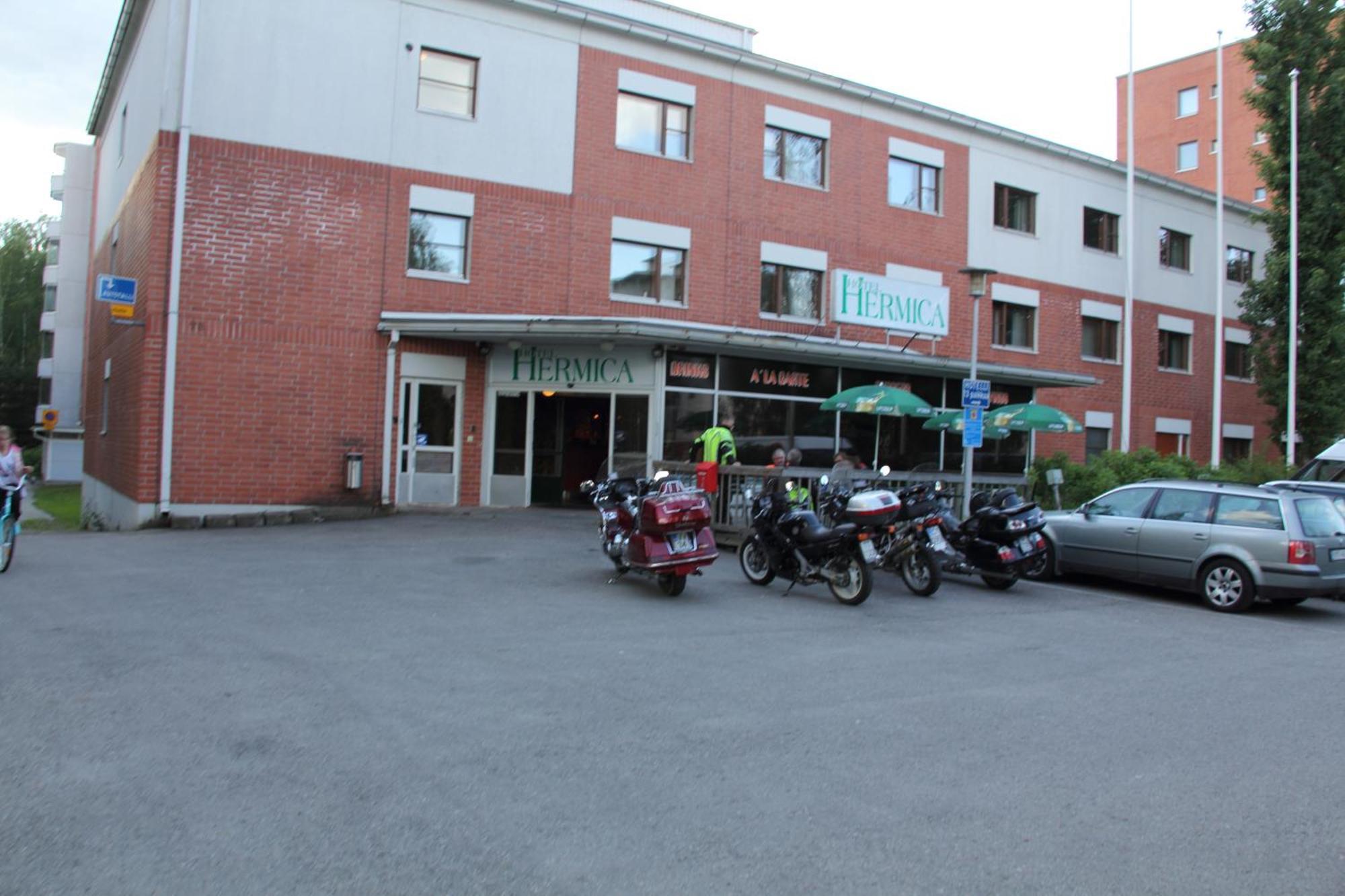 טמפרה Hotel Hermica מראה חיצוני תמונה