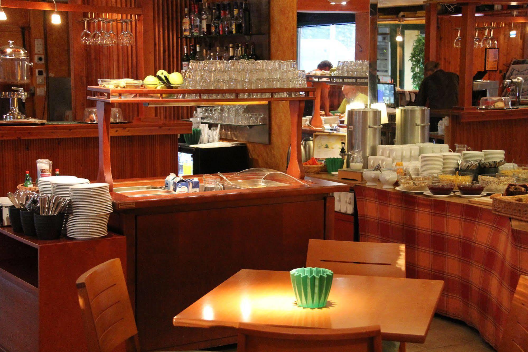 טמפרה Hotel Hermica מראה חיצוני תמונה